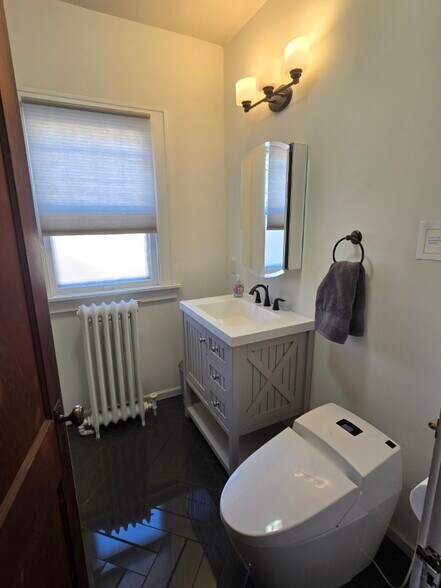 Building Photo - 3011 17th Ave S