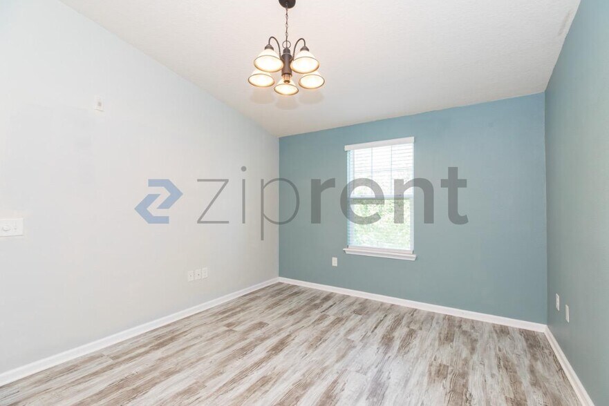 Building Photo - Unit 112