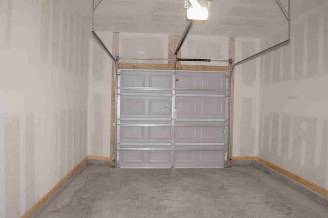 Building Photo - Stunning 3-Bedroom Townhome for Rent in Ba...