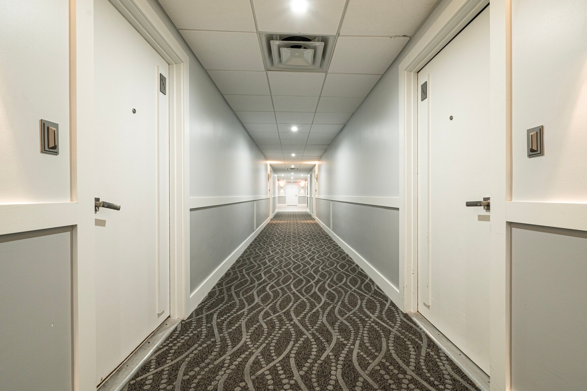 Building Photo - 3700 Galt Ocean Dr