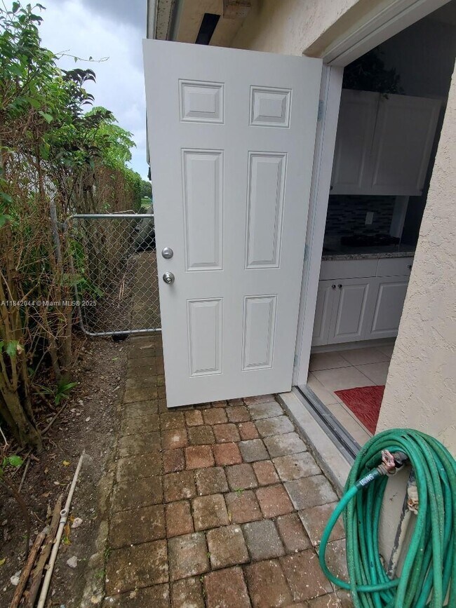 Building Photo - 16025 SW 53rd Terrace