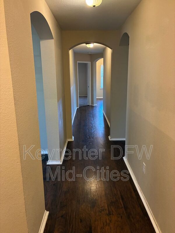 Building Photo - 1904 Meadow Crest Dr
