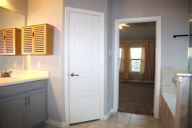 Building Photo - 4553 New Country Dr