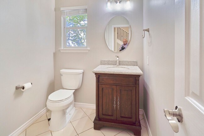 Building Photo - Mission Ridge beauty-4 bedroom 3 1/2 bath-...