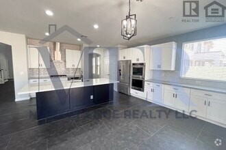 Building Photo - 5Bed/4.5Bath w/3 Car Gar - 303/Camelback -...