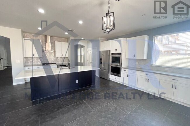 Primary Photo - 5Bed/4.5Bath w/3 Car Gar - 303/Camelback -...