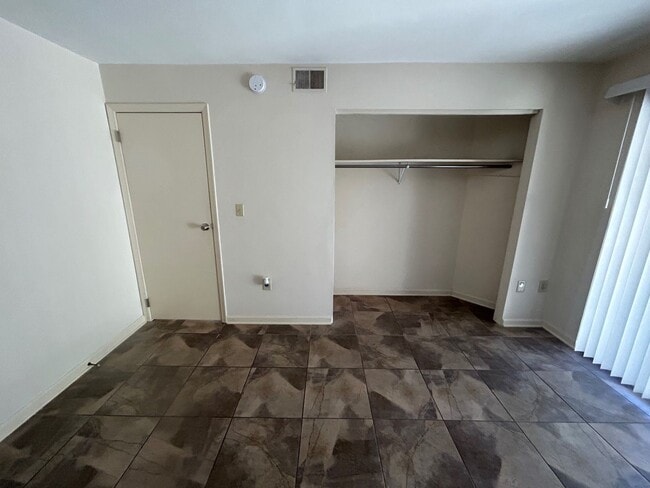 Building Photo - 3609-E-65 Juneau Rd