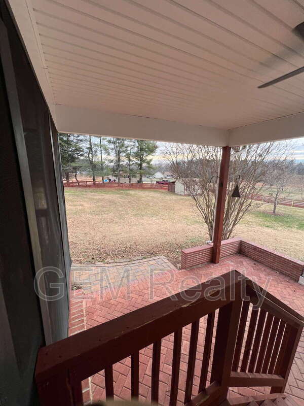 Building Photo - 1244 Mountain View Rd