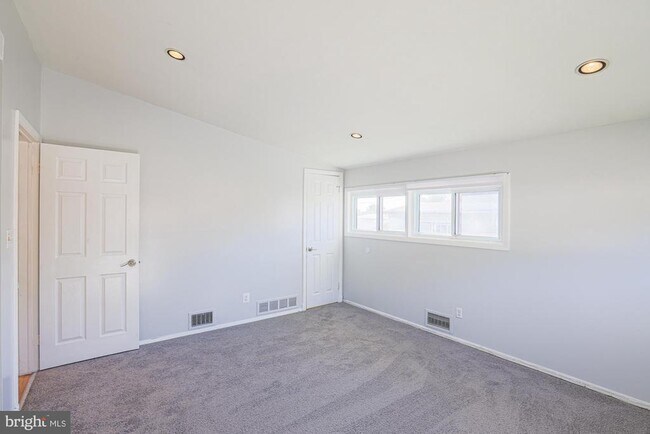 Building Photo - 2421 Lightfoot Dr