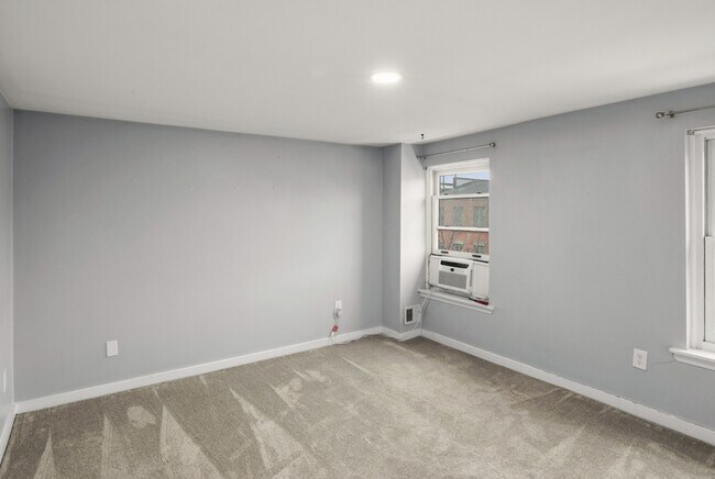 Building Photo - 636 Portland St