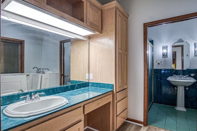 Building Photo - Lake Balboa | Home | Unfurnished