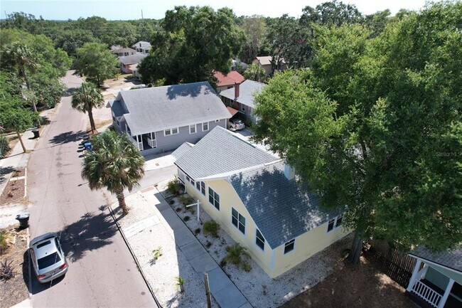 Building Photo - 1137 Highland St S