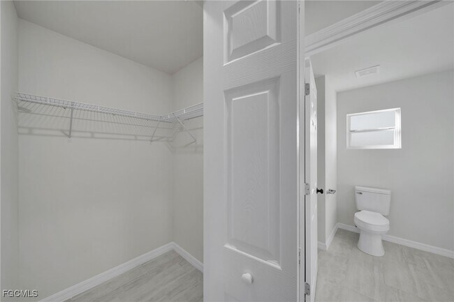 Building Photo - 1106 NE 11th Ave