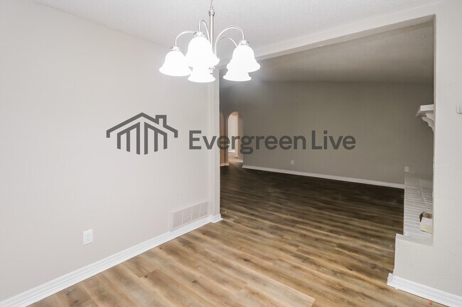 Building Photo - 1413 Sunrise Dr