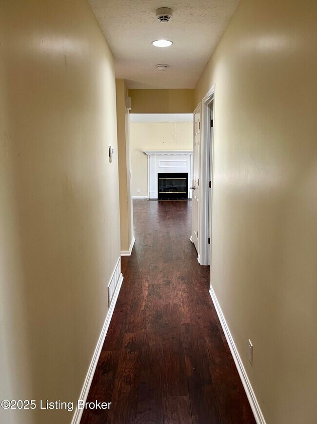 Building Photo - 4901 Hunters Point Cir