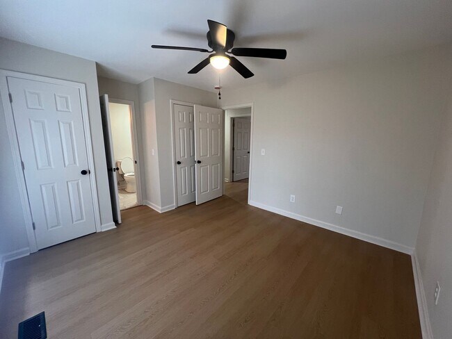 Building Photo - 3 Bedroom 2 Bathroom. Single Level Home.