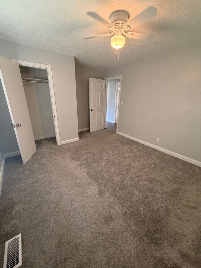 Building Photo - Gorgeous 2 bedroom/1 bath house!