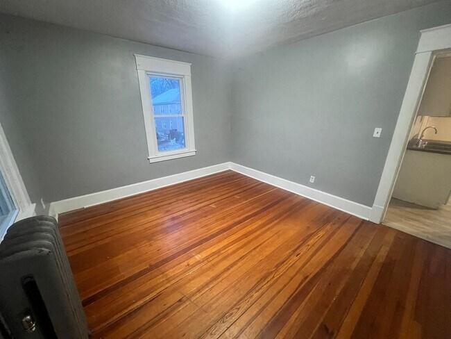 Building Photo - 30 Beverly St