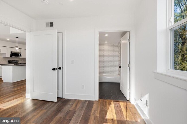 Building Photo - 7037 Ridge Ave
