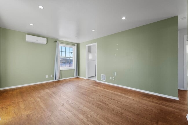 Building Photo - 5707 N Lindeke St