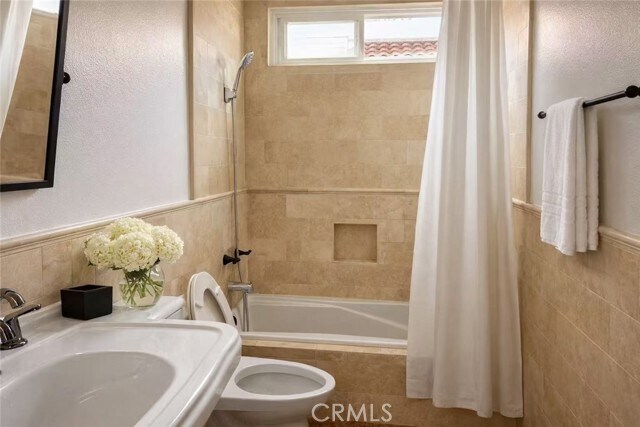 Building Photo - 4 Tory