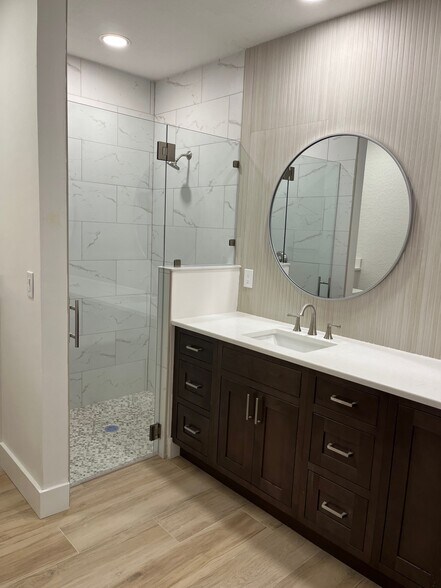 Primary bath shower - 100 Laterra Links Cir