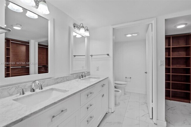 Building Photo - 151 Crandon Blvd