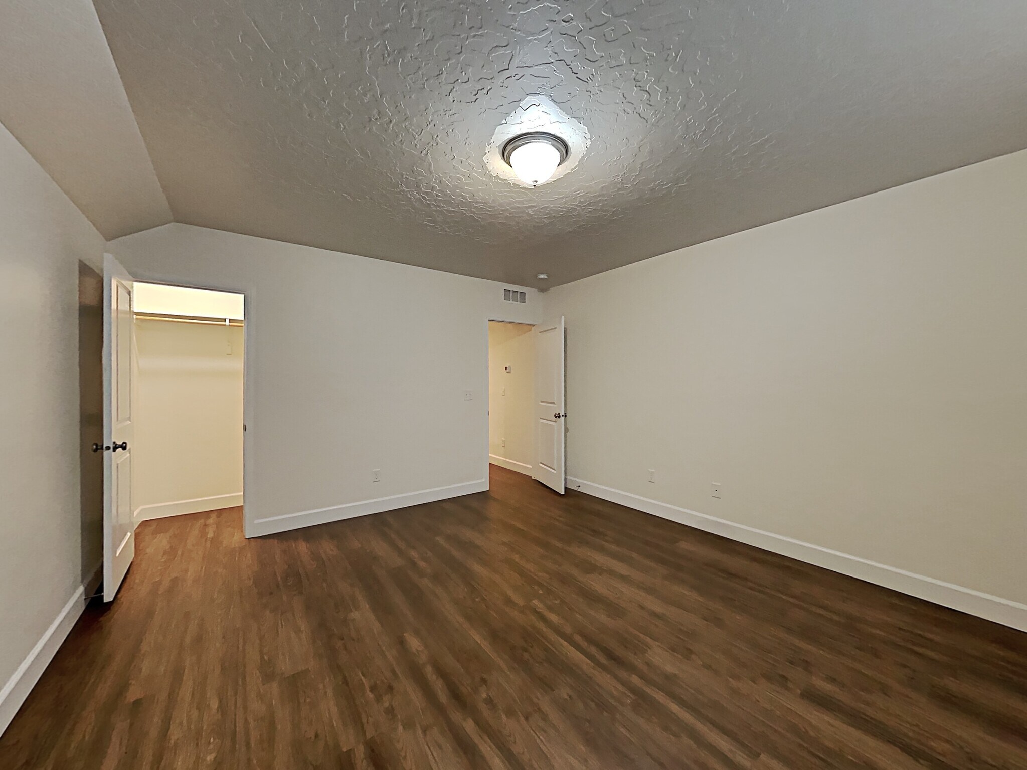 Building Photo - 400 E Sicily Dr