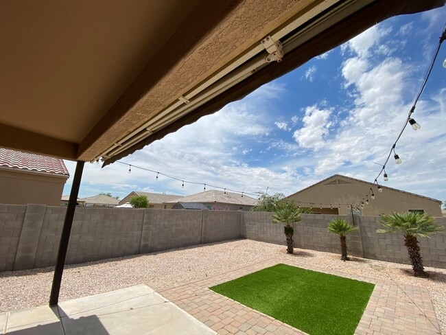 Building Photo - Exceptional 4BR/2BA Home in Magma Ranch! T...