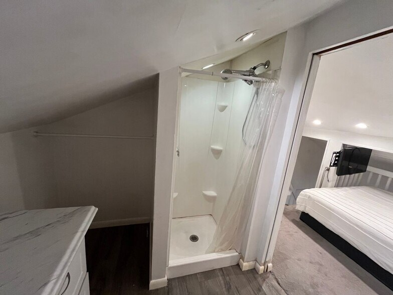 Building Photo - 1001 SE 2nd Ct