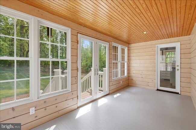 Building Photo - 5736 8th Rd N