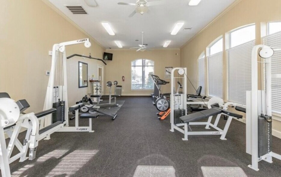 Building Photo - 4345 Bayside Village Dr
