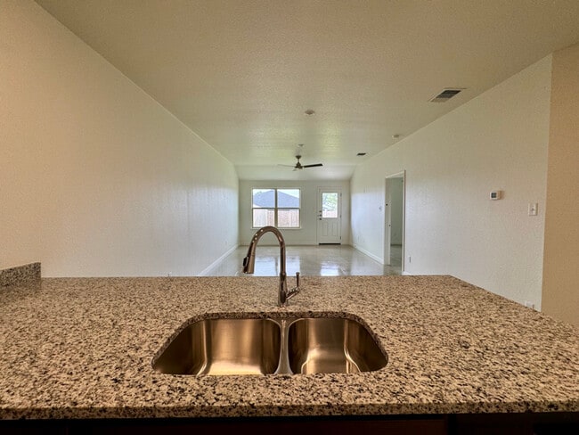 Building Photo - 914 Switchgrass Dr