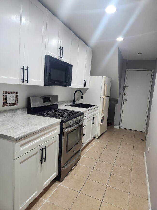 Building Photo - 306 65th St