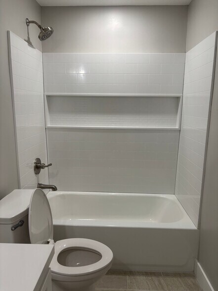 Building Photo - 9185 S Quail Hollow Dr