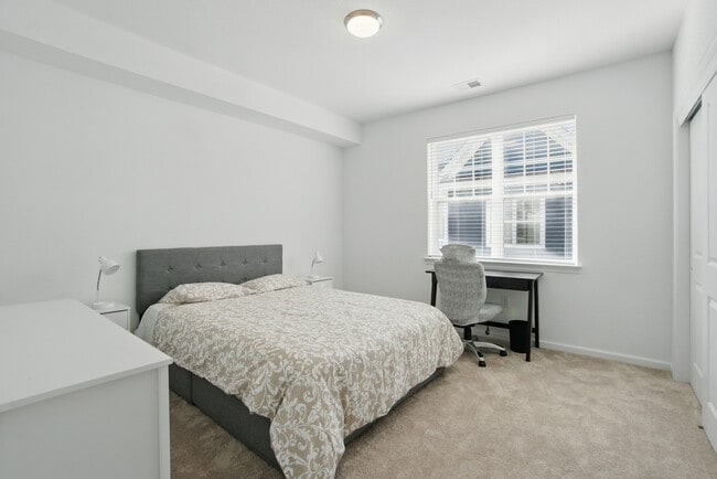 Building Photo - 1728 Vankar Dr