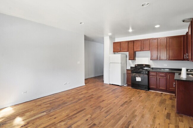 Building Photo - 1342 E 73rd St