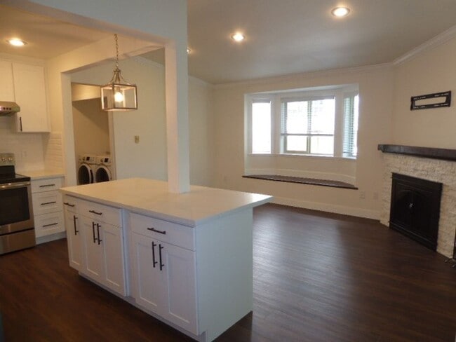 Building Photo - Charming 1 Bed 1 Bath Condo in Kenmore