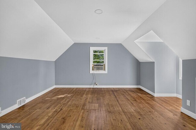 Building Photo - 109 White Horse Rd E