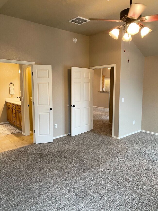Building Photo - Great Family Home in the Heatherwood Addit...