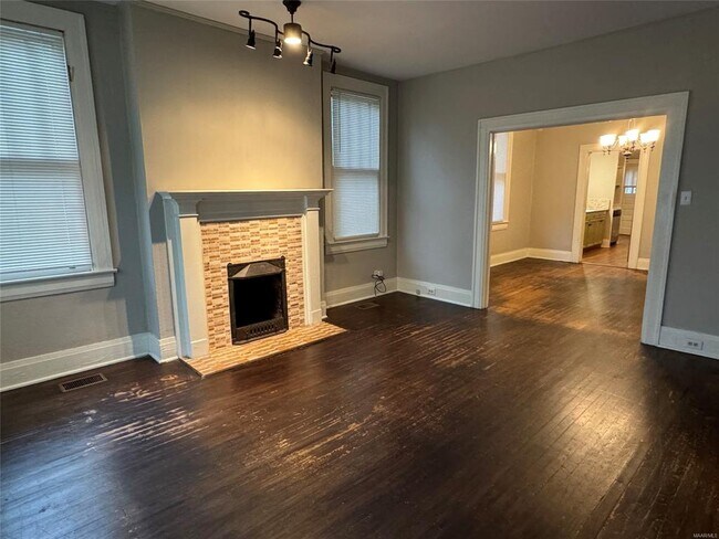 Building Photo - 323 Finley Ave