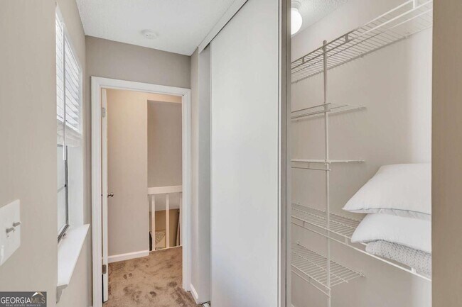 Building Photo - 1114 Falling Water Dr