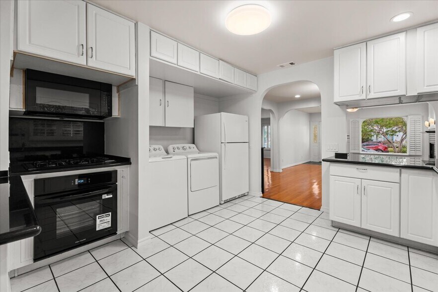 Building Photo - 2126 Selby Ave