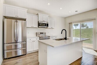 Building Photo - 3 Bedroom Town Home