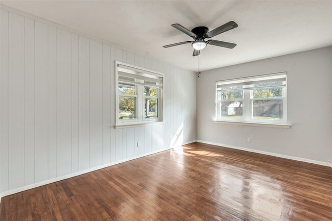 Building Photo - 10227 Sylvia Dr