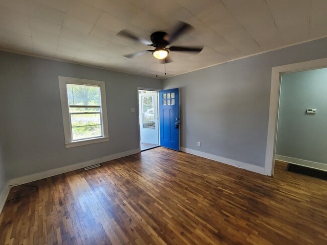 Building Photo - Home in Hot Springs