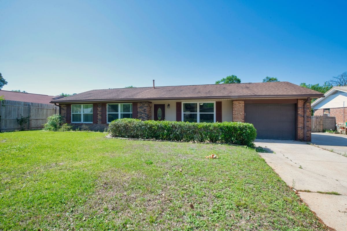 Building Photo - 1126 Coral Dr