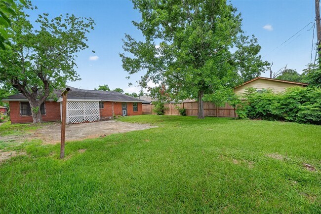 Building Photo - 7426 Miley St