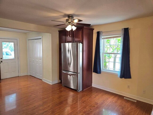 Building Photo - Beautiful Move-In Ready Single Family Home!