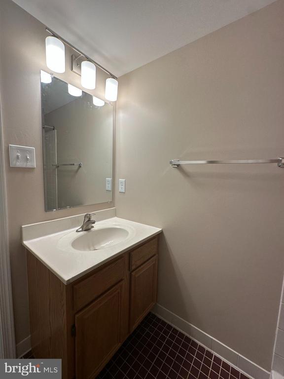 Building Photo - 2120 N Tazewell Ct